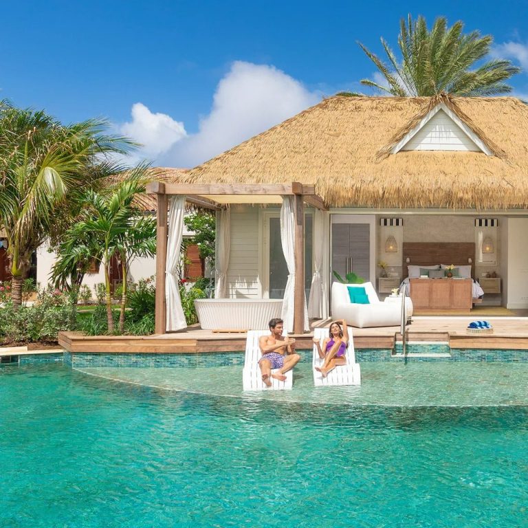 Modern Bungalow with Swim out Pool. Luxury Honeymooners.